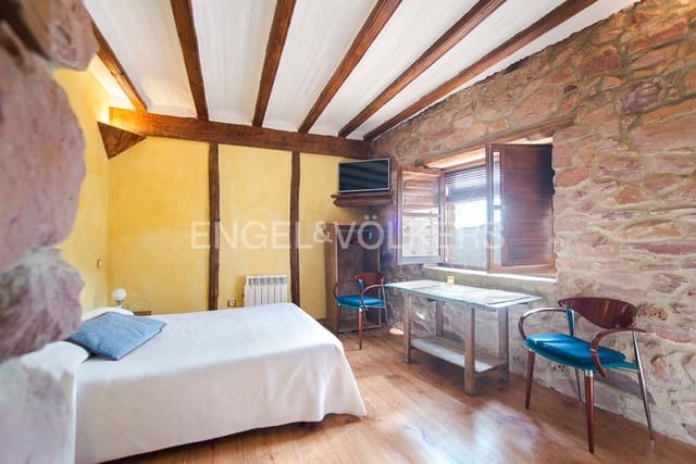 4 bedroom Townhouse for sale in Vilafamés with garage - € 318,000 (Ref: 9080457)