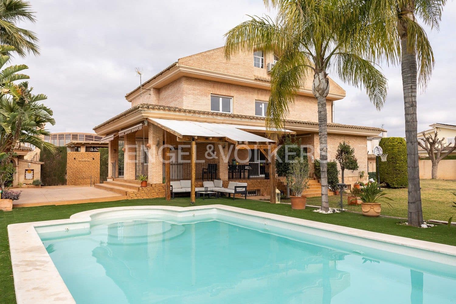 8 slaapkamer Villa te koop in L'Eliana met zwembad garage - € 1.590.000 (Ref: 9080485)
