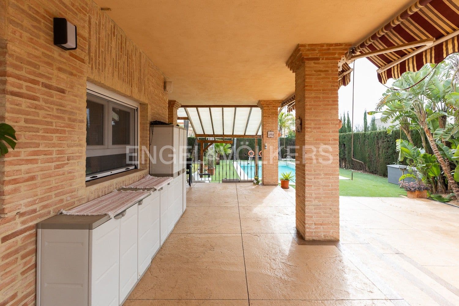 8 slaapkamer Villa te koop in L'Eliana met zwembad garage - € 1.590.000 (Ref: 9080485)