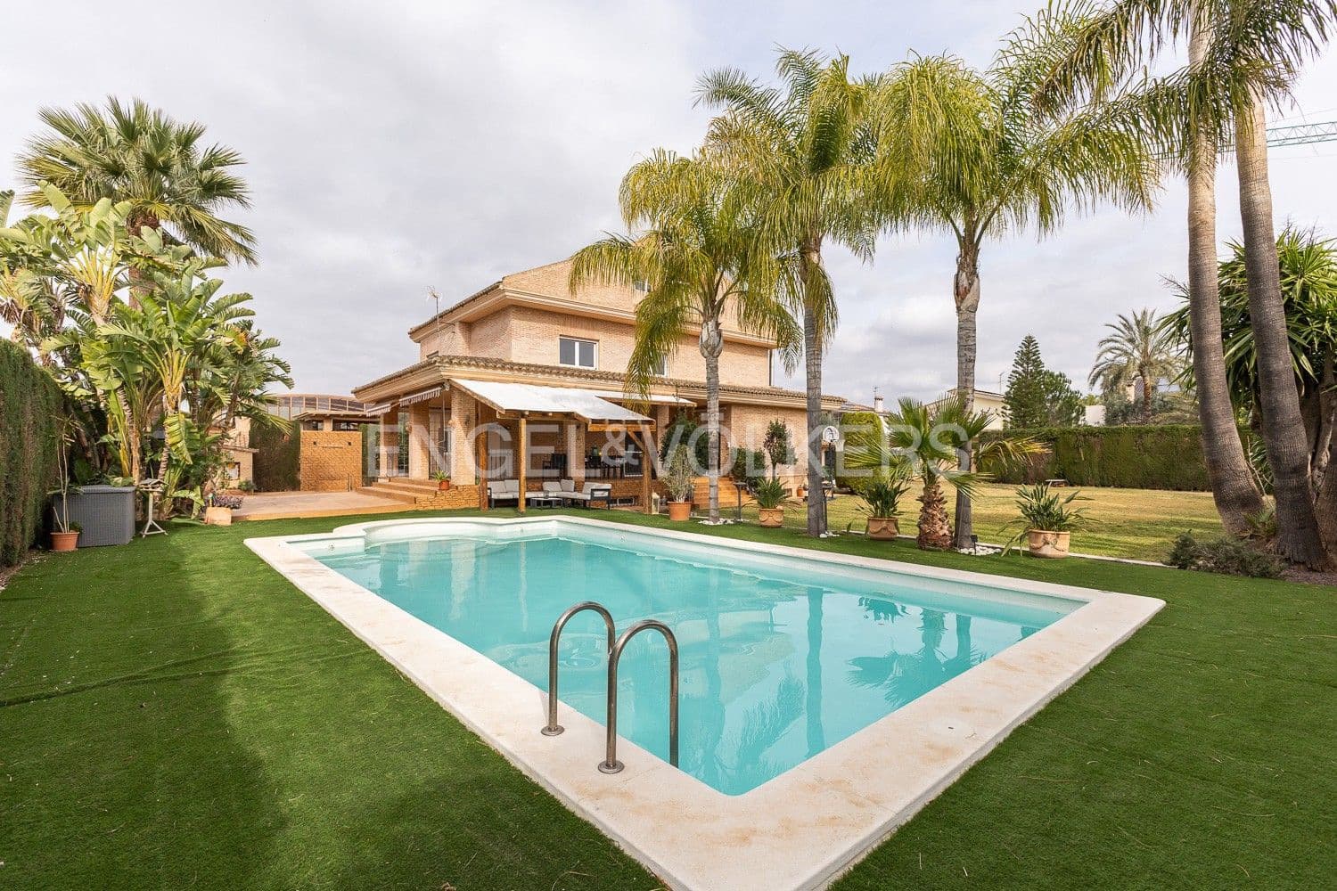8 slaapkamer Villa te koop in L'Eliana met zwembad garage - € 1.590.000 (Ref: 9080485)