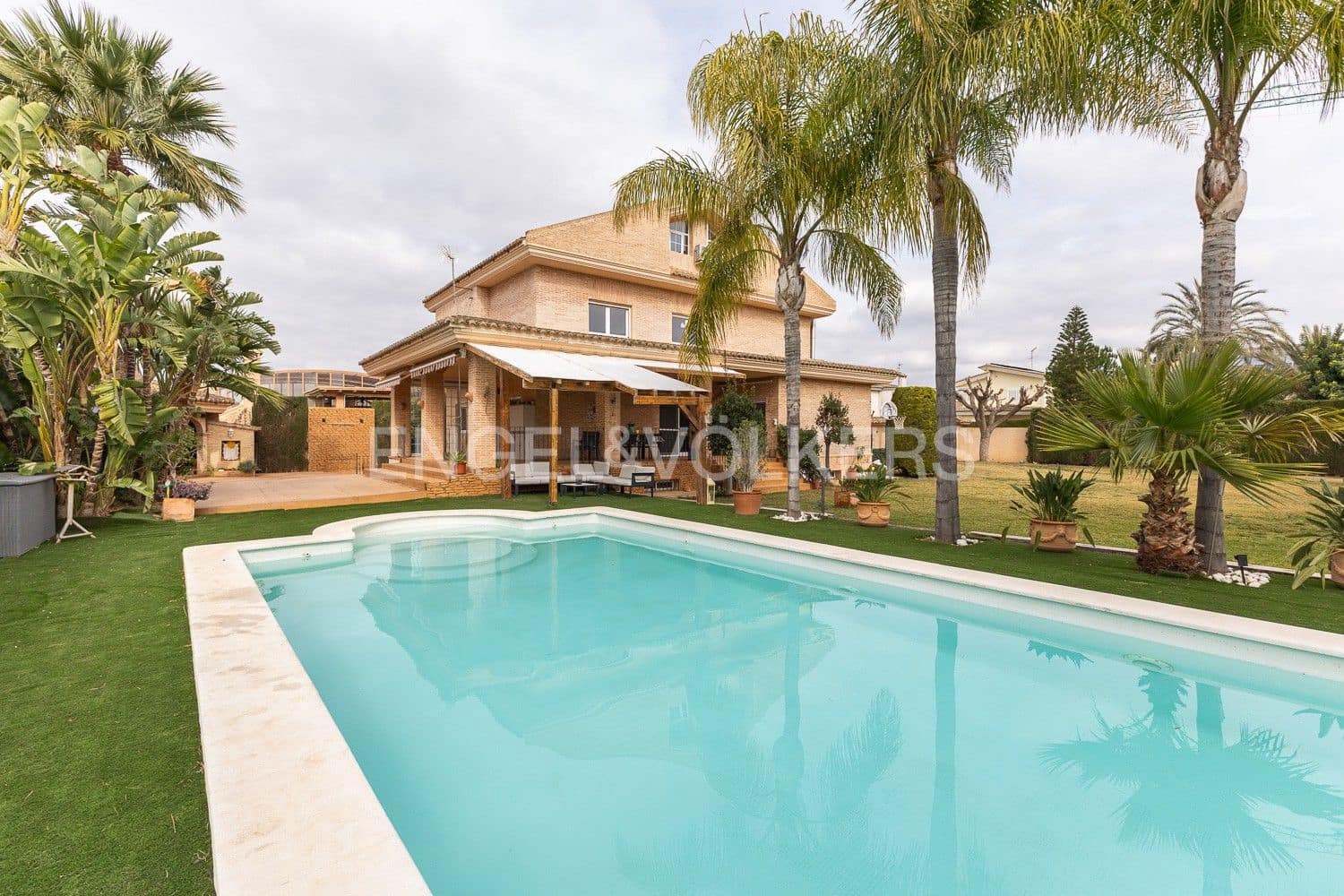 8 slaapkamer Villa te koop in L'Eliana met zwembad garage - € 1.590.000 (Ref: 9080485)