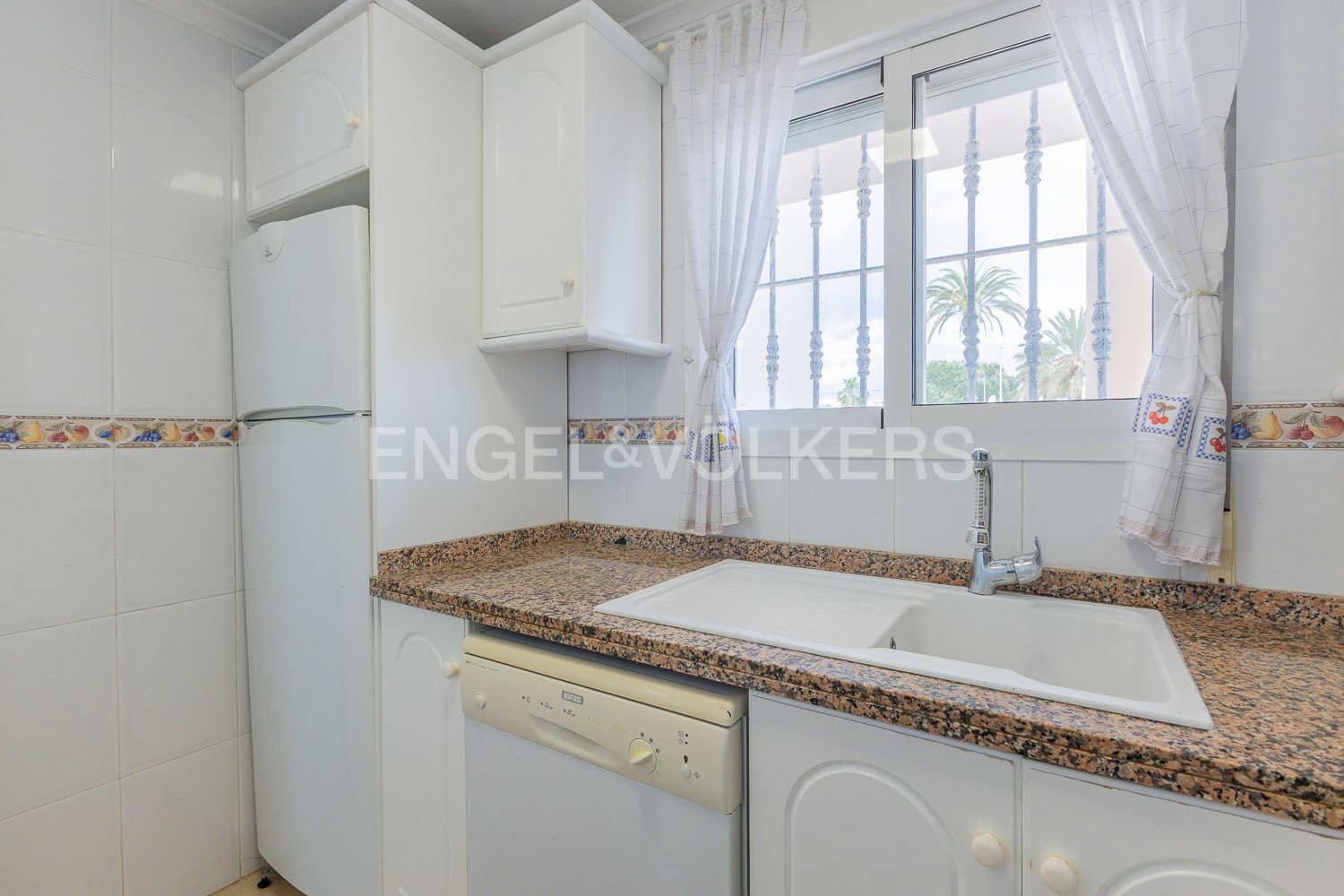 2 bedroom Apartment for rent in Denia with pool garage - € 2,000 (Ref: 9080488)