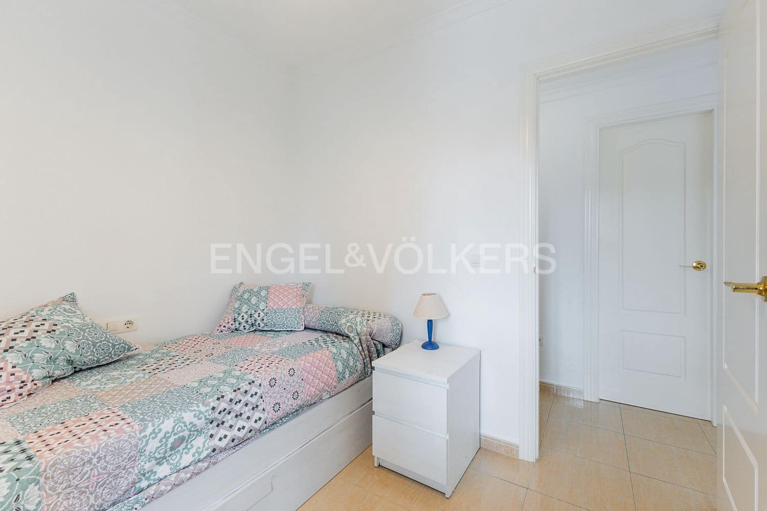 2 bedroom Apartment for rent in Denia with pool garage - € 2,000 (Ref: 9080488)