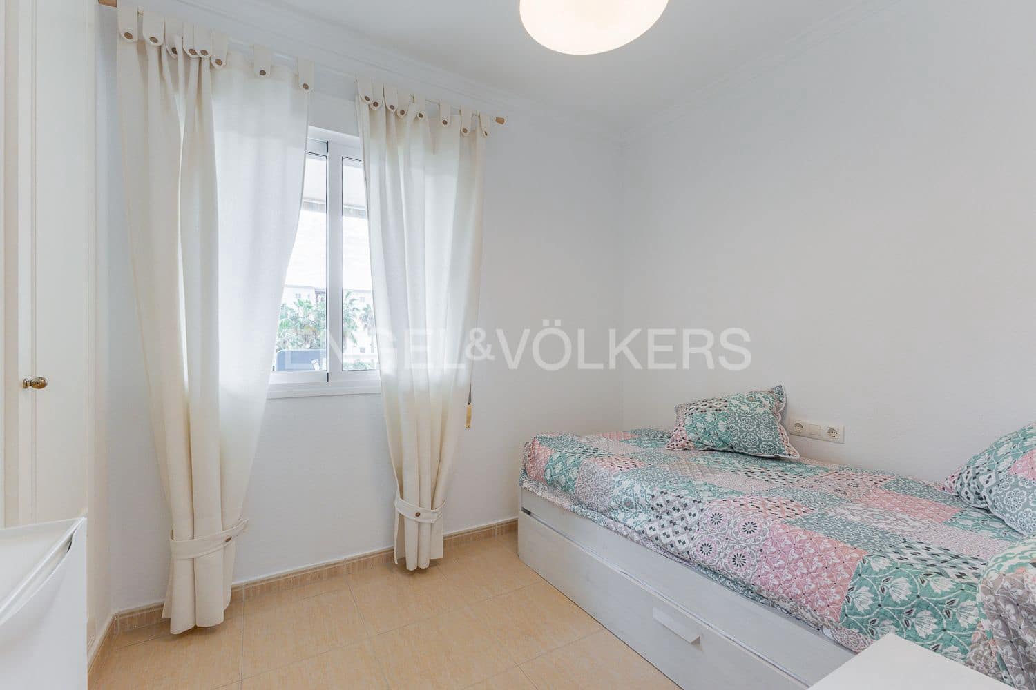 2 bedroom Apartment for rent in Denia with pool garage - € 2,000 (Ref: 9080488)