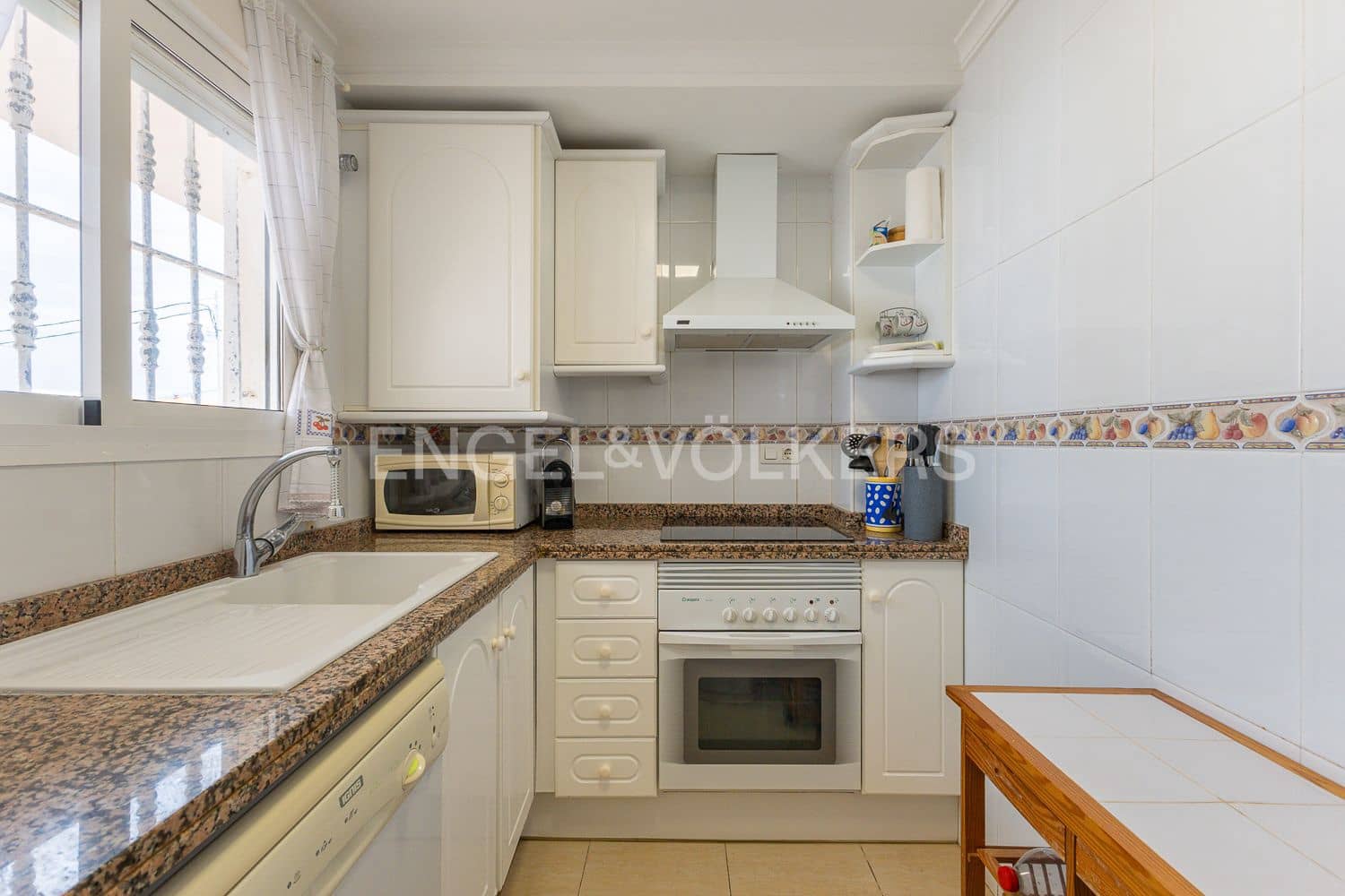 2 bedroom Apartment for rent in Denia with pool garage - € 2,000 (Ref: 9080488)