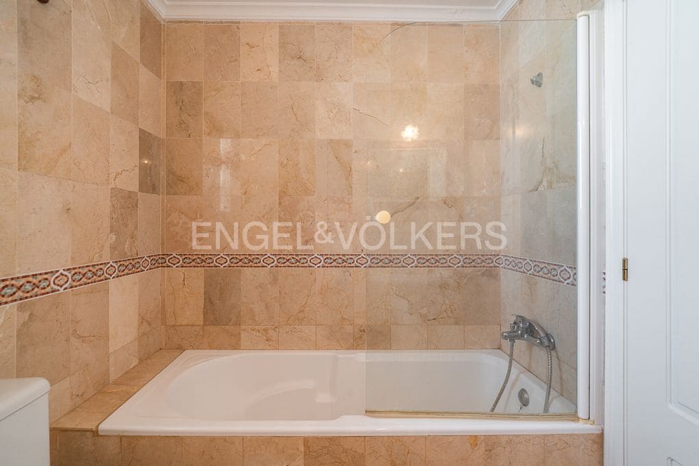 2 bedroom Apartment for rent in Denia with pool garage - € 2,000 (Ref: 9080488)