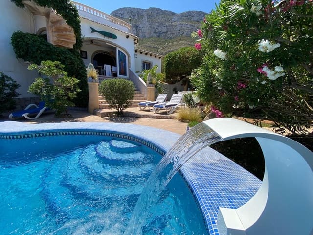 4 bedroom Villa for sale in El Montgó, Dénia with pool garage - € 726,500 (Ref: 9080489)