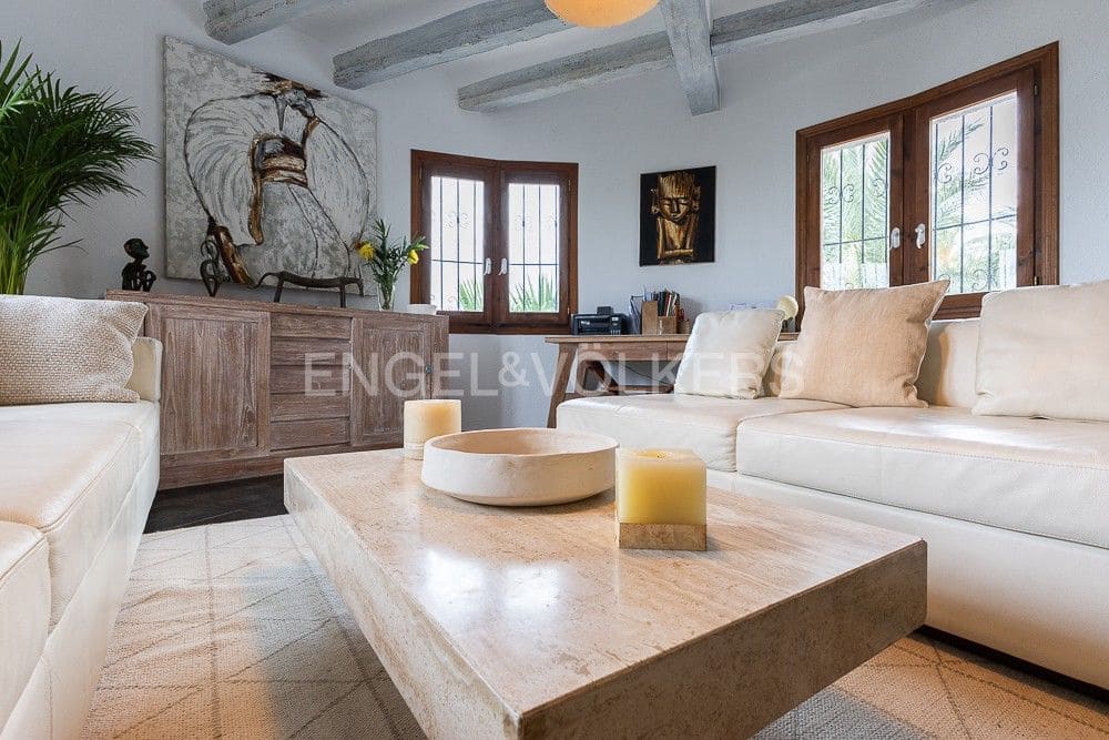 4 bedroom Villa for sale in Denia with pool garage - € 726,500 (Ref: 9080489)