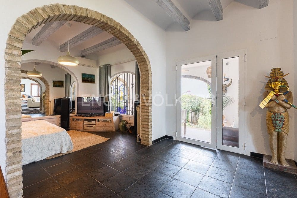 4 bedroom Villa for sale in Denia with pool garage - € 726,500 (Ref: 9080489)