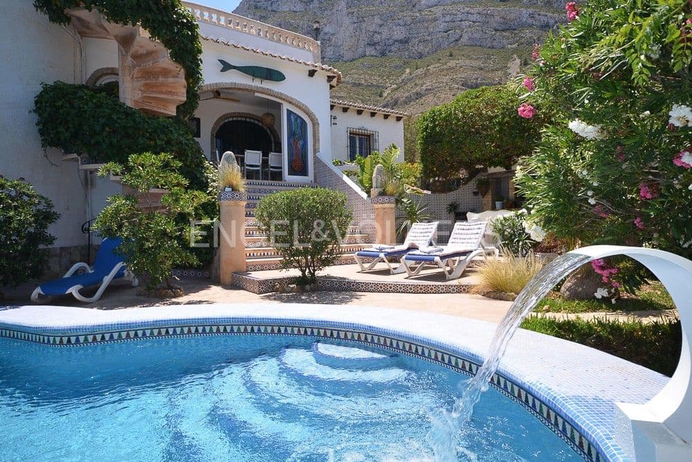 4 bedroom Villa for sale in Denia with pool garage - € 726,500 (Ref: 9080489)