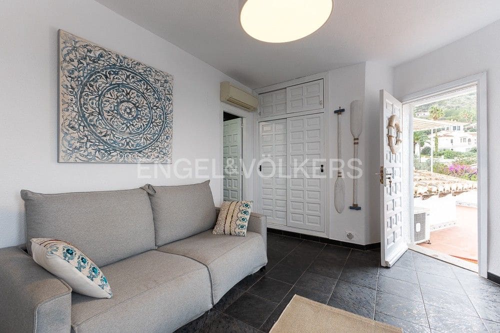 4 bedroom Villa for sale in Denia with pool garage - € 726,500 (Ref: 9080489)