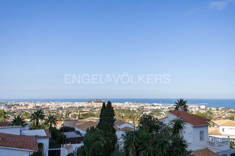 4 bedroom Villa for sale in Denia with pool garage - € 726,500 (Ref: 9080489)