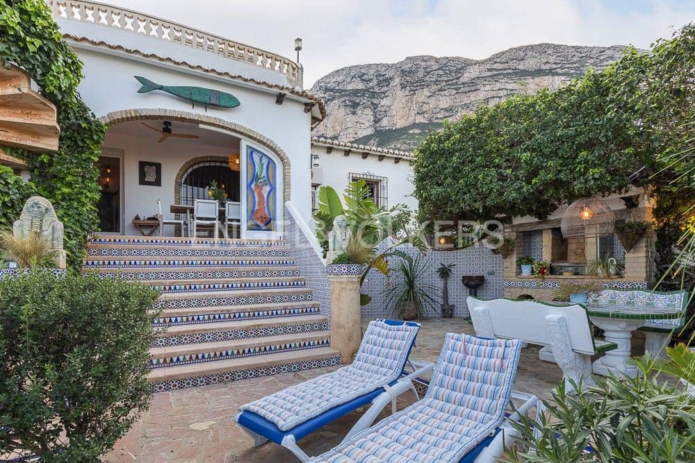 4 bedroom Villa for sale in Denia with pool garage - € 726,500 (Ref: 9080489)