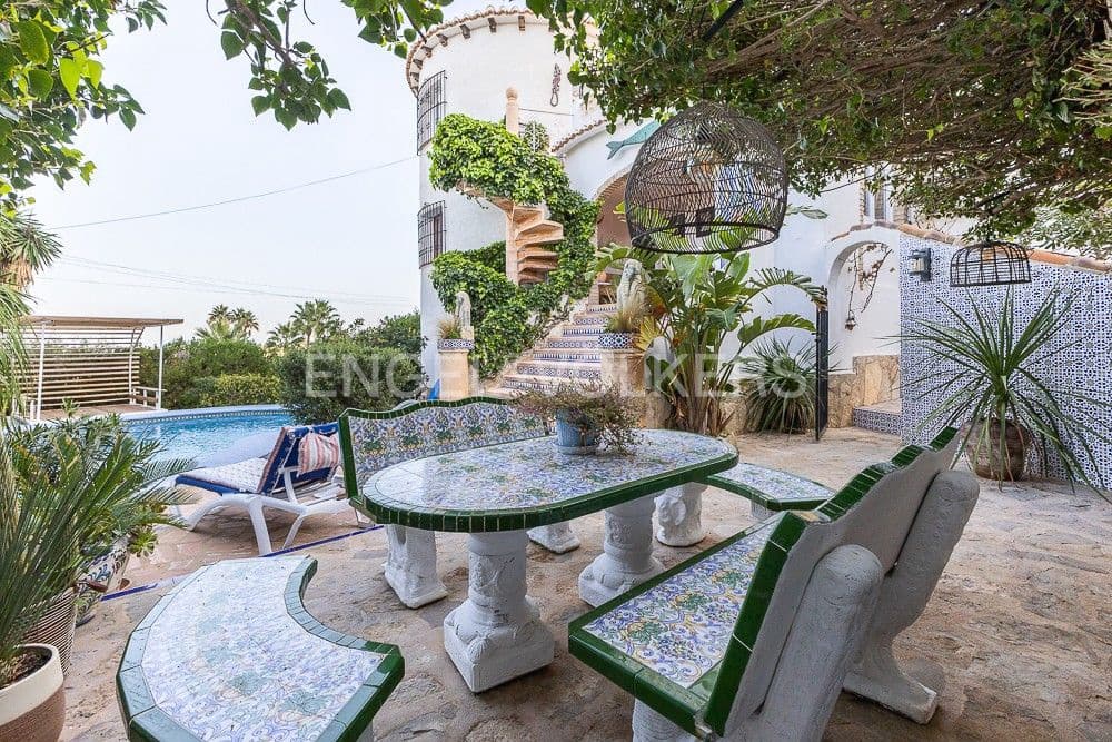 4 bedroom Villa for sale in Denia with pool garage - € 726,500 (Ref: 9080489)