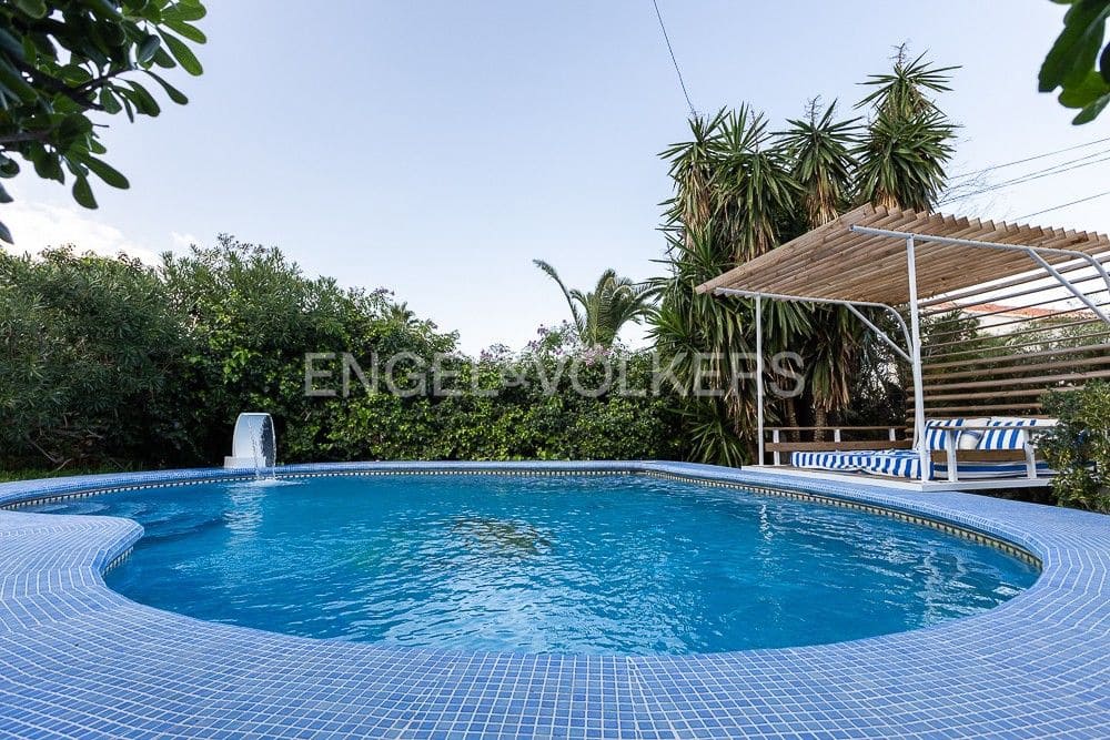 4 bedroom Villa for sale in Denia with pool garage - € 726,500 (Ref: 9080489)
