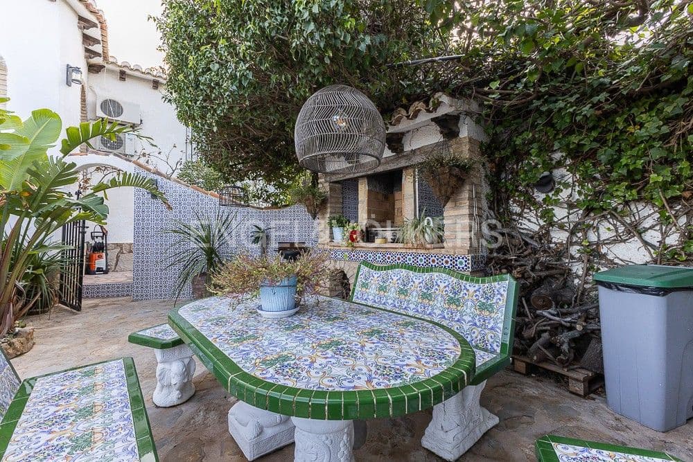 4 bedroom Villa for sale in Denia with pool garage - € 726,500 (Ref: 9080489)