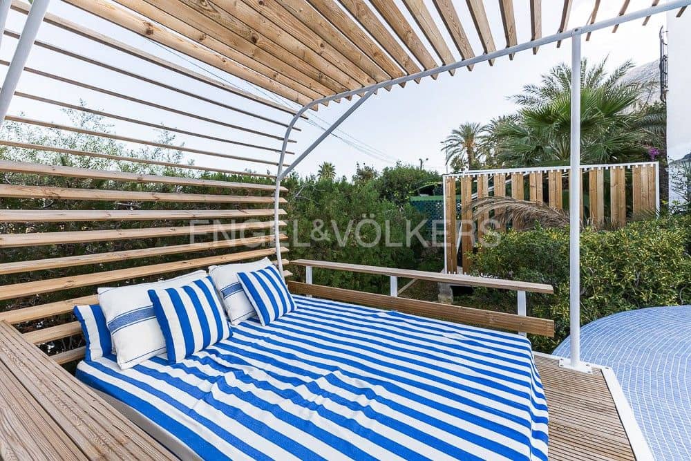 4 bedroom Villa for sale in Denia with pool garage - € 726,500 (Ref: 9080489)