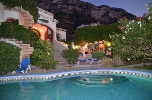 4 bedroom Villa for sale in El Montgó, Dénia with pool garage - € 726,500 (Ref: 9080489)