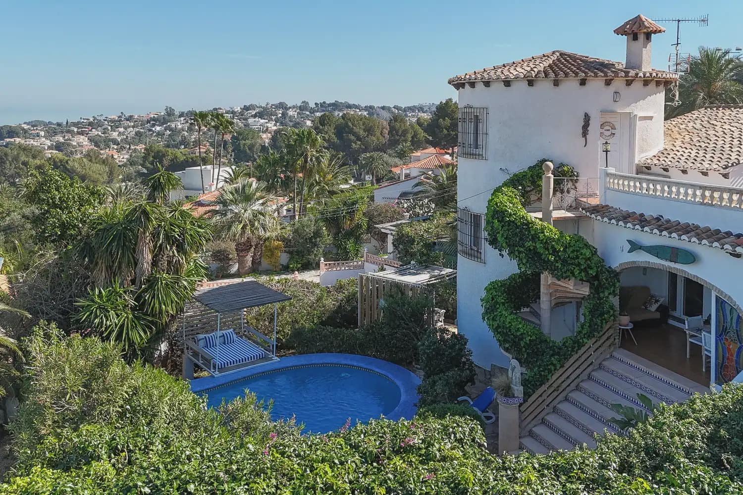 4 bedroom Villa for sale in Denia with pool garage - € 726,500 (Ref: 9080489)