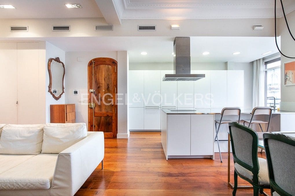 3 soveværelse Lejlighed til leje i Valencia by med garage - € 3.200 (Ref: 9080502)