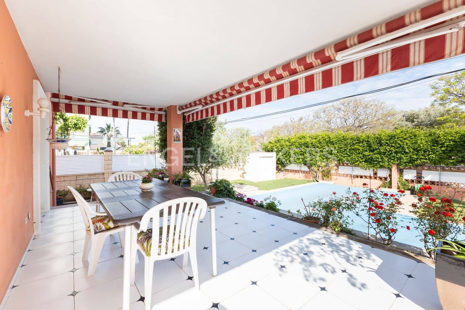 5 soverom Villa til salgs i Benicassim med svømmebasseng - € 550 000 (Ref: 9080503)