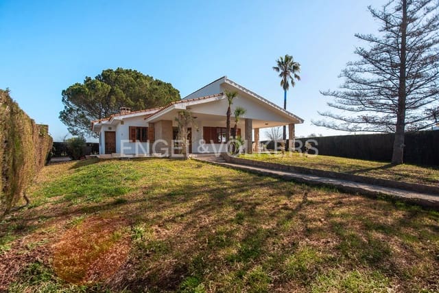 4 soveværelse Finca/Landehus til salg i Albocàsser med swimmingpool garage - € 260.000 (Ref: 9080511)