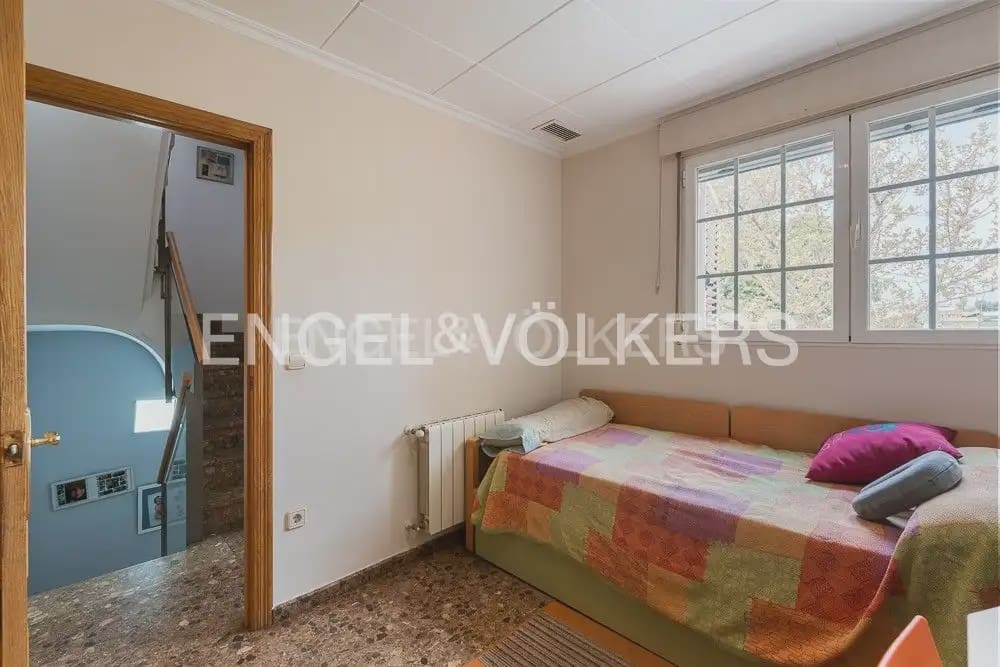 4 sovrum Semi-fristående Villa till salu i Valencia stad med garage - 610 000 € (Ref: 9080521)