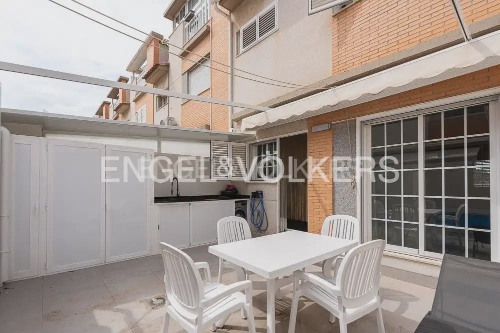 4 sovrum Semi-fristående Villa till salu i Valencia stad med garage - 610 000 € (Ref: 9080521)