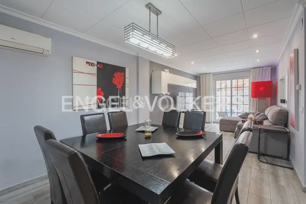 4 sovrum Semi-fristående Villa till salu i Valencia stad med garage - 610 000 € (Ref: 9080521)