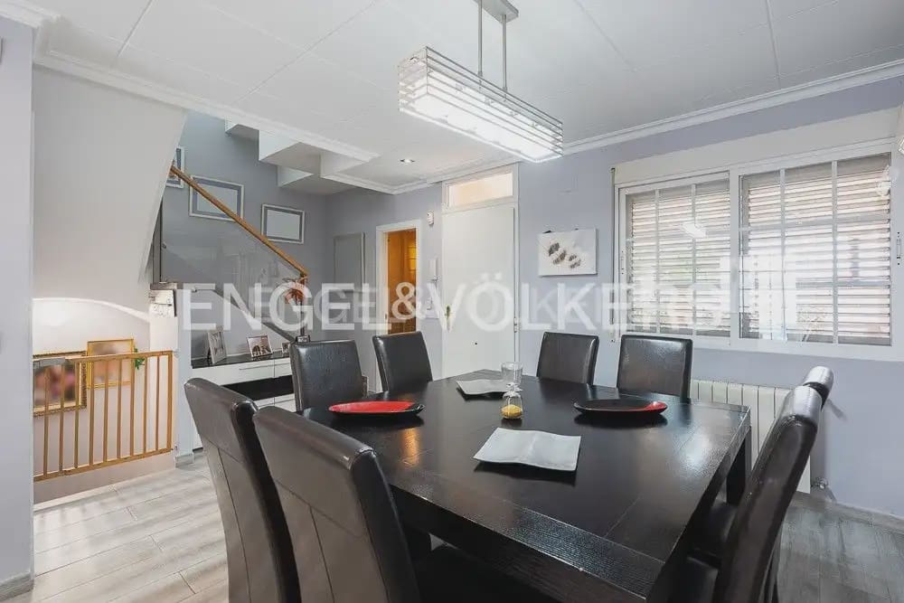 4 sovrum Semi-fristående Villa till salu i Valencia stad med garage - 610 000 € (Ref: 9080521)