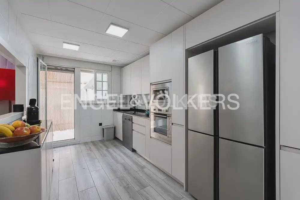 4 sovrum Semi-fristående Villa till salu i Valencia stad med garage - 610 000 € (Ref: 9080521)