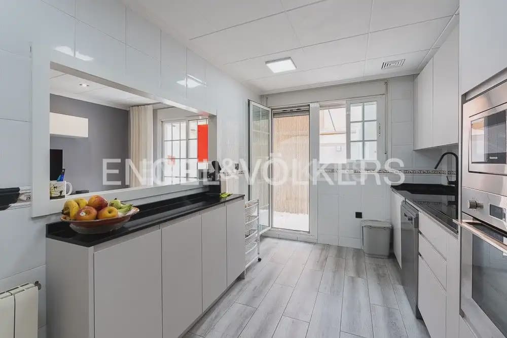 4 sovrum Semi-fristående Villa till salu i Valencia stad med garage - 610 000 € (Ref: 9080521)