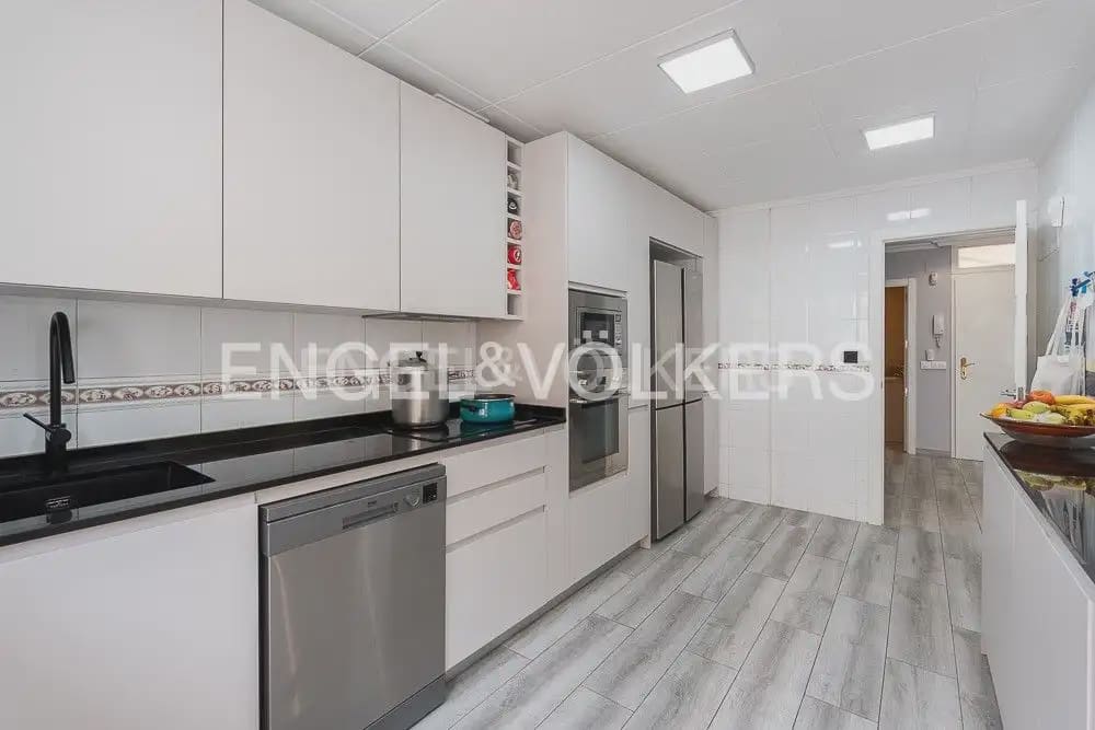 4 sovrum Semi-fristående Villa till salu i Valencia stad med garage - 610 000 € (Ref: 9080521)