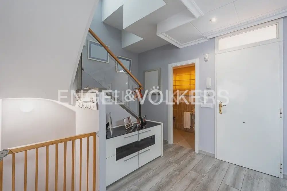 4 sovrum Semi-fristående Villa till salu i Valencia stad med garage - 610 000 € (Ref: 9080521)
