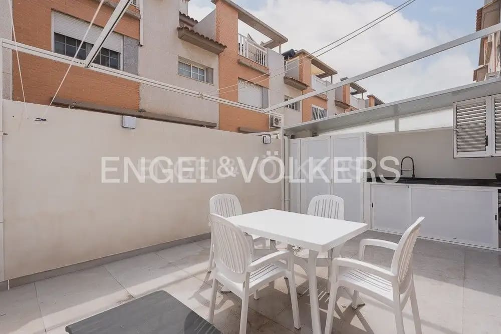 4 sovrum Semi-fristående Villa till salu i Valencia stad med garage - 610 000 € (Ref: 9080521)