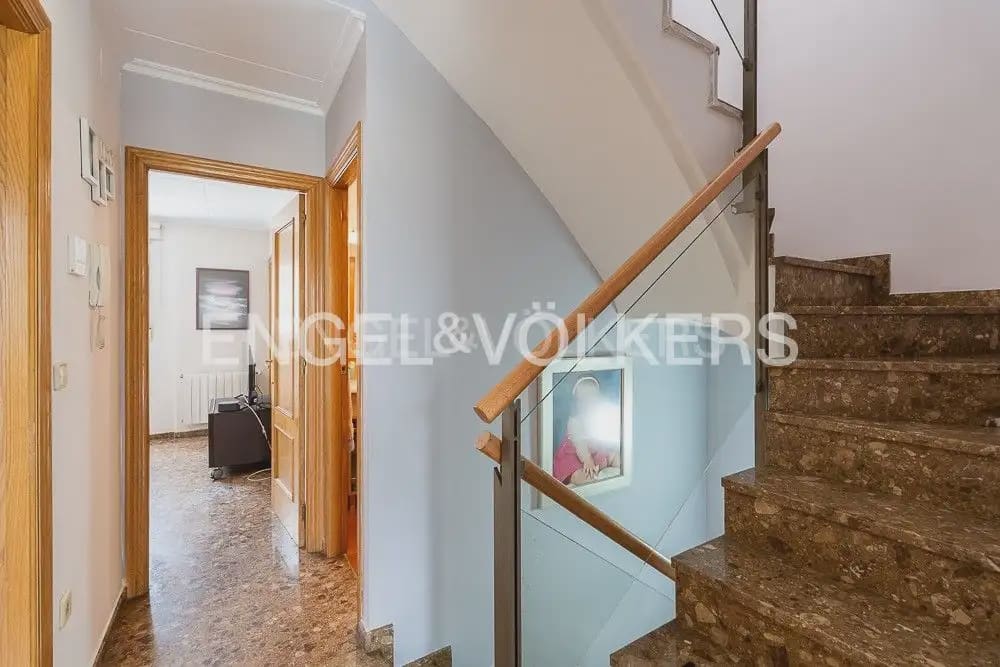 4 sovrum Semi-fristående Villa till salu i Valencia stad med garage - 610 000 € (Ref: 9080521)