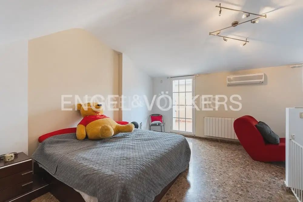 4 sovrum Semi-fristående Villa till salu i Valencia stad med garage - 610 000 € (Ref: 9080521)