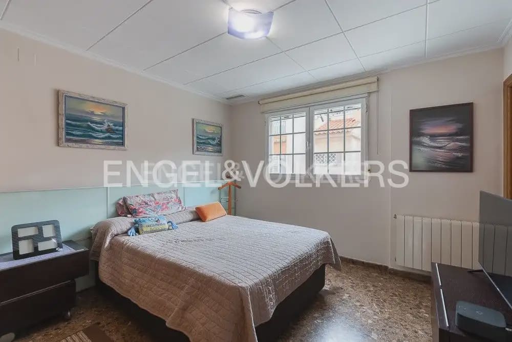 4 sovrum Semi-fristående Villa till salu i Valencia stad med garage - 610 000 € (Ref: 9080521)