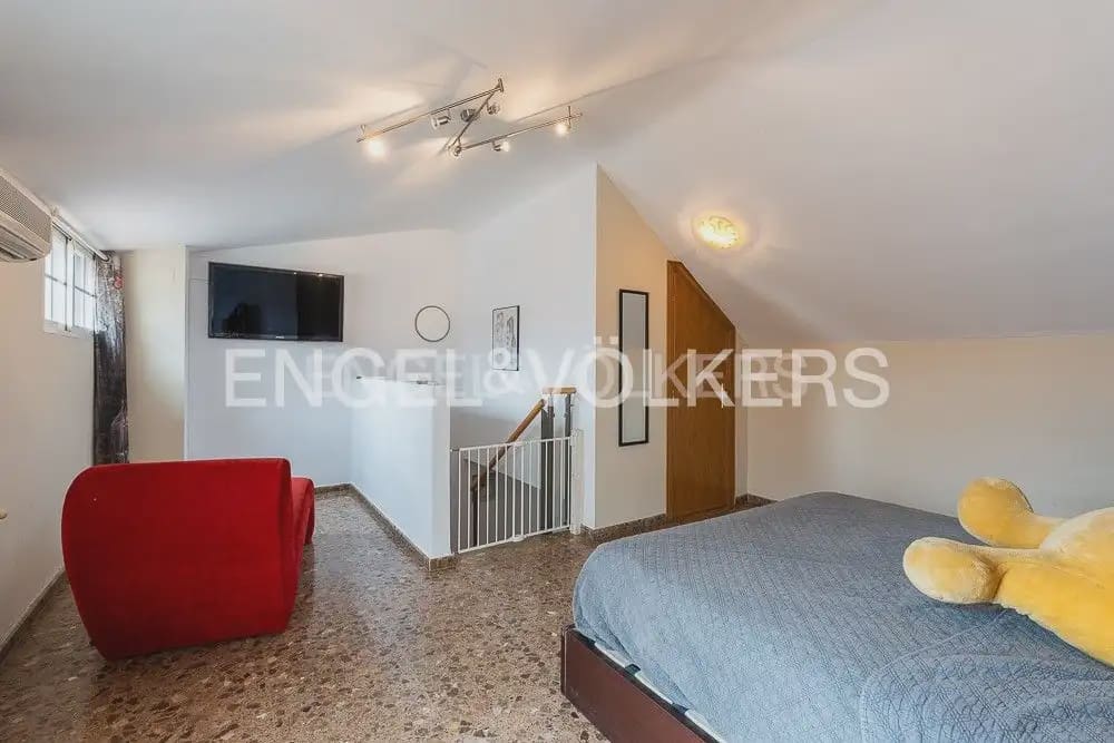 4 sovrum Semi-fristående Villa till salu i Valencia stad med garage - 610 000 € (Ref: 9080521)