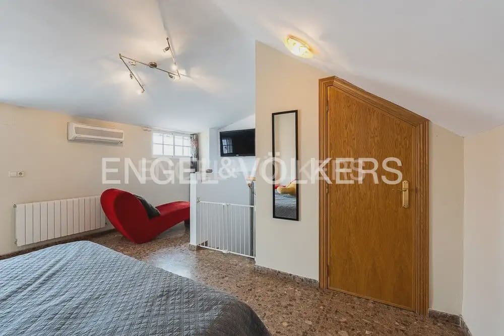 4 sovrum Semi-fristående Villa till salu i Valencia stad med garage - 610 000 € (Ref: 9080521)
