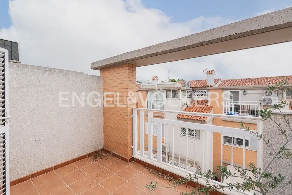 4 sovrum Semi-fristående Villa till salu i Valencia stad med garage - 610 000 € (Ref: 9080521)