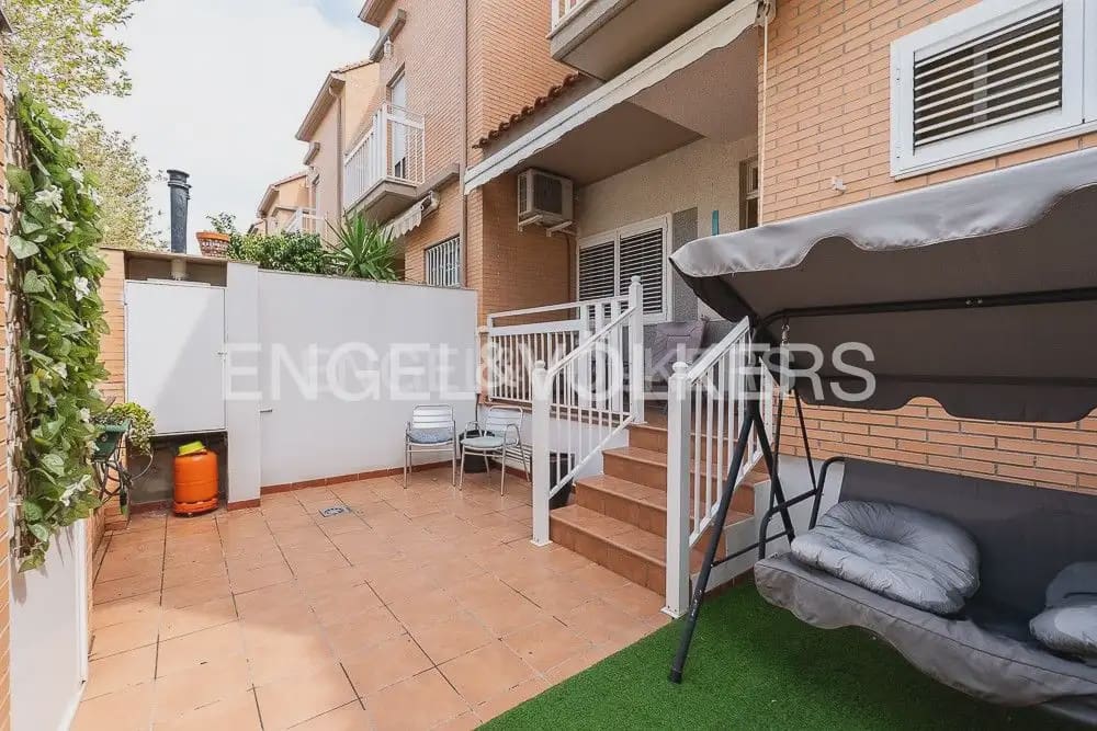 4 sovrum Semi-fristående Villa till salu i Valencia stad med garage - 610 000 € (Ref: 9080521)