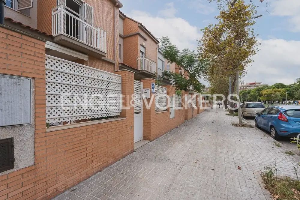 4 sovrum Semi-fristående Villa till salu i Valencia stad med garage - 610 000 € (Ref: 9080521)