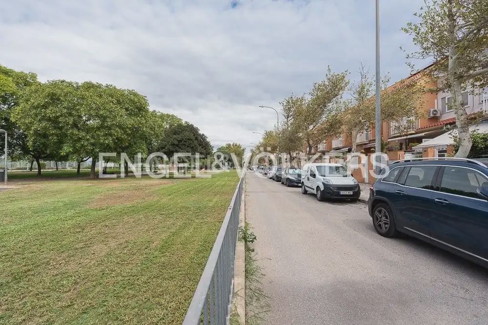 4 sovrum Semi-fristående Villa till salu i Valencia stad med garage - 610 000 € (Ref: 9080521)