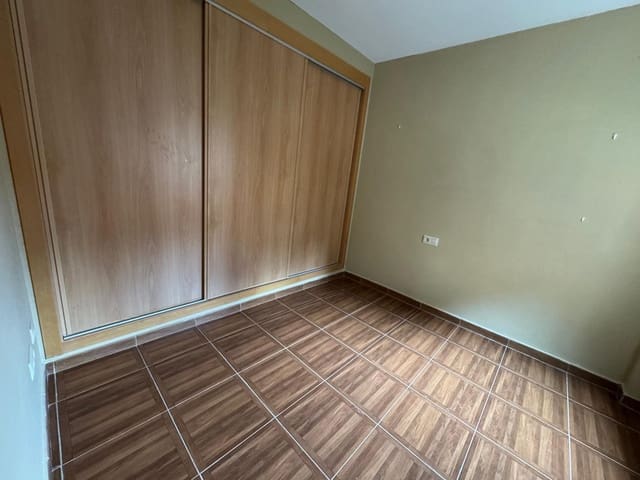 4 bedroom Townhouse for rent in Serra - € 1,200 (Ref: 9080545)