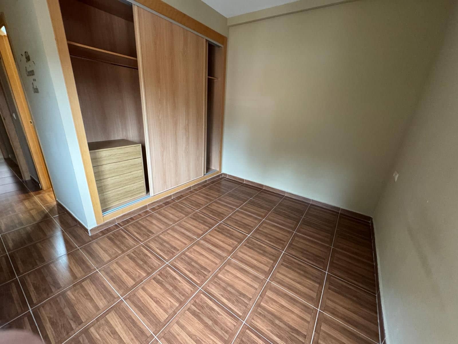4 bedroom Townhouse for rent in Serra - € 1,200 (Ref: 9080545)