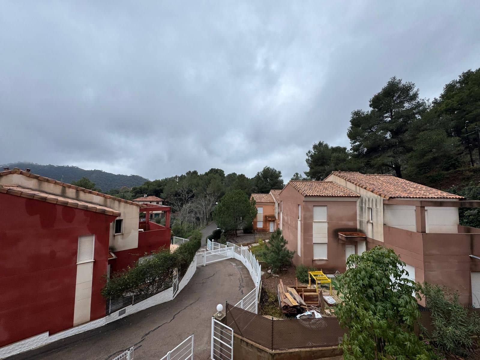 4 bedroom Townhouse for rent in Serra - € 1,200 (Ref: 9080545)