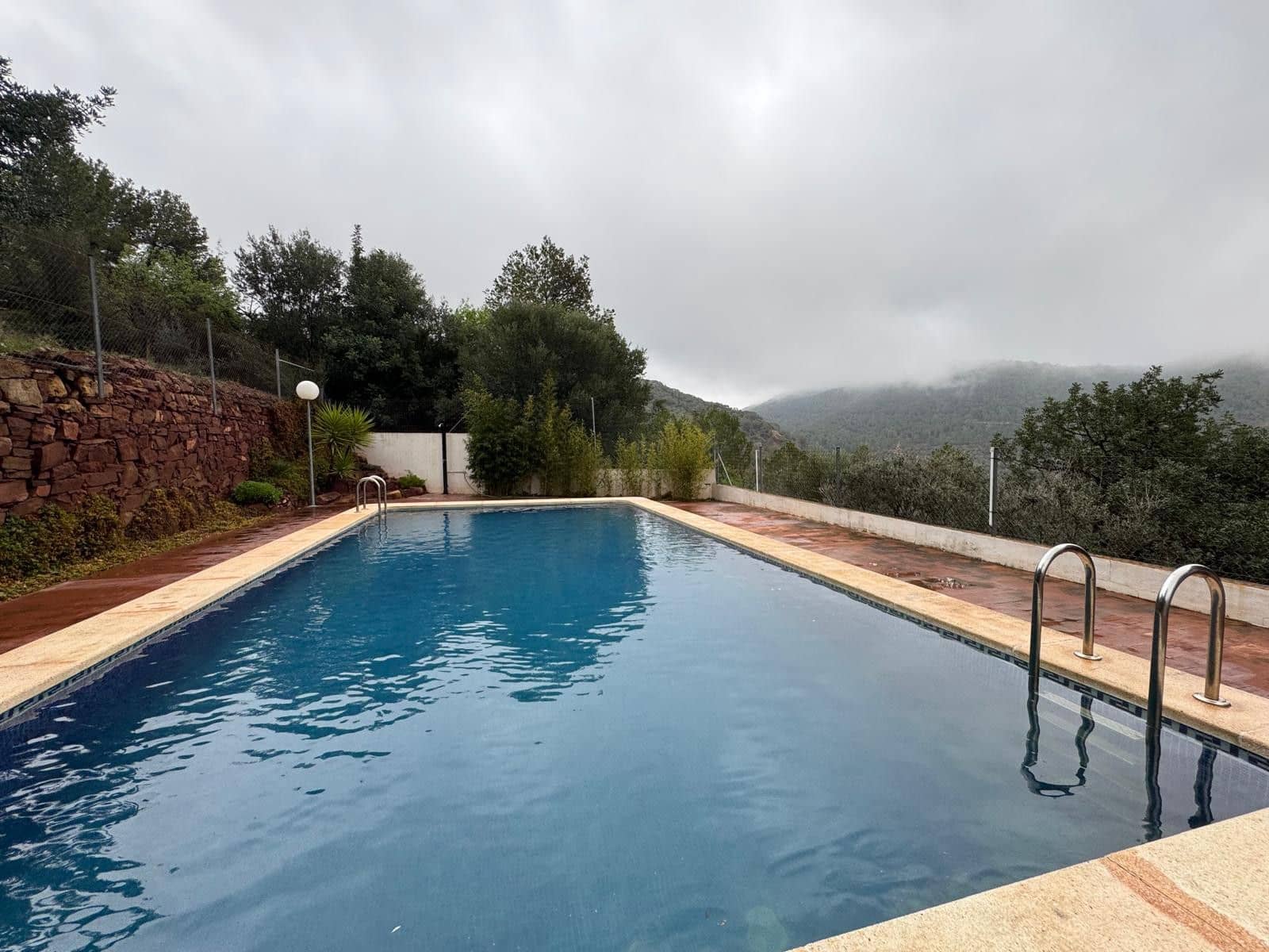 4 bedroom Townhouse for rent in Serra - € 1,200 (Ref: 9080545)