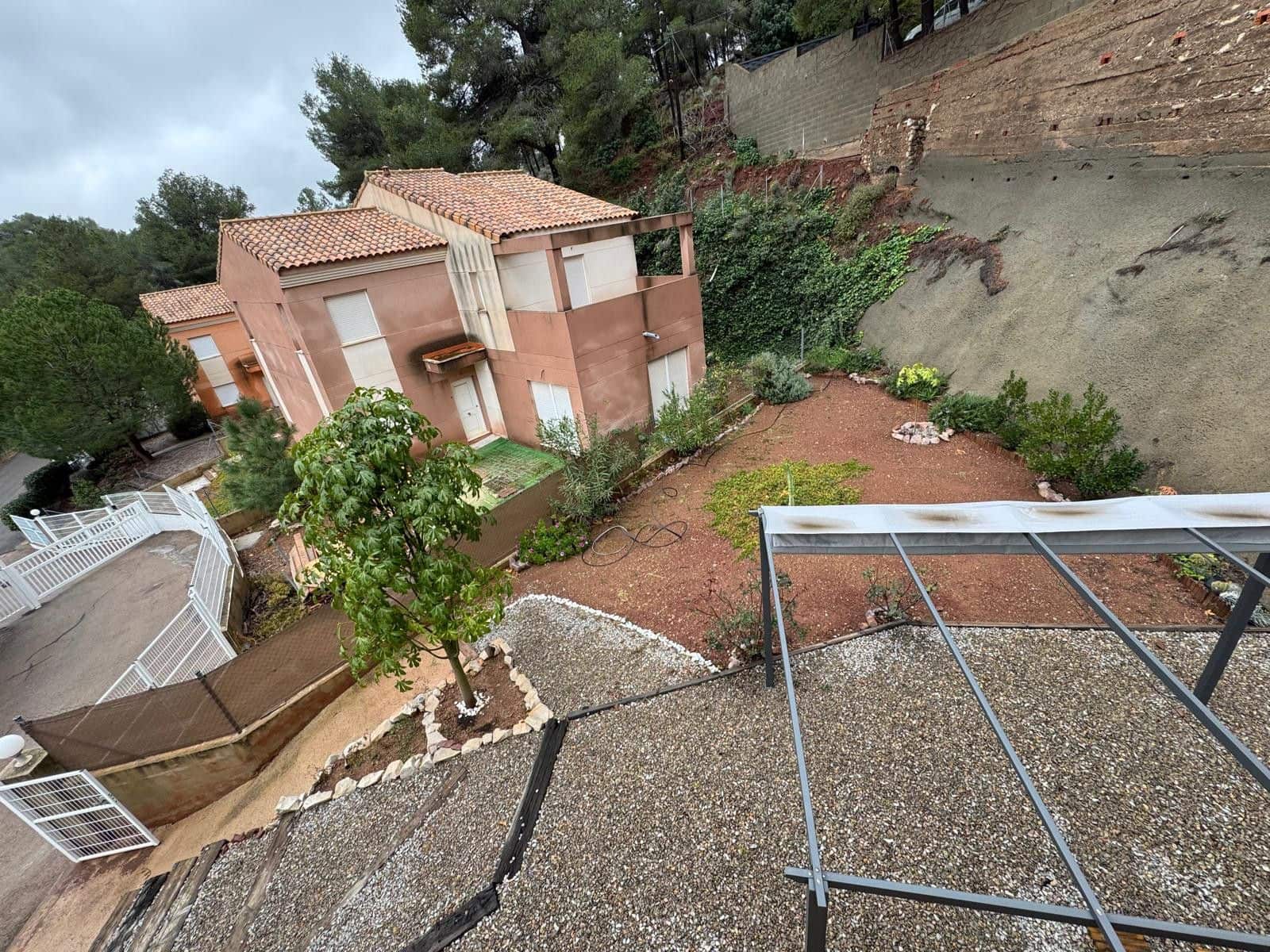 4 bedroom Townhouse for rent in Serra - € 1,200 (Ref: 9080545)
