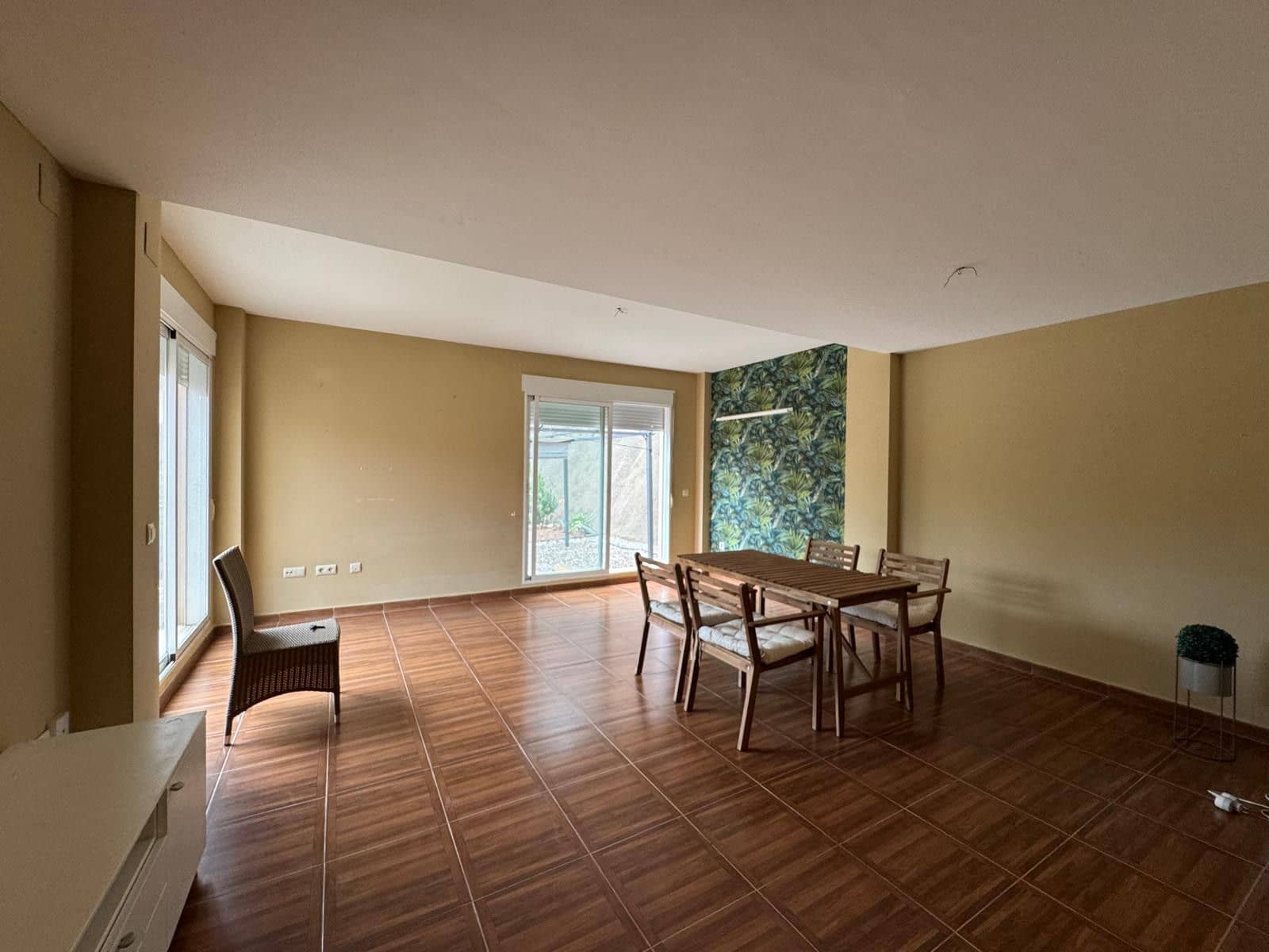 4 bedroom Townhouse for rent in Serra - € 1,200 (Ref: 9080545)